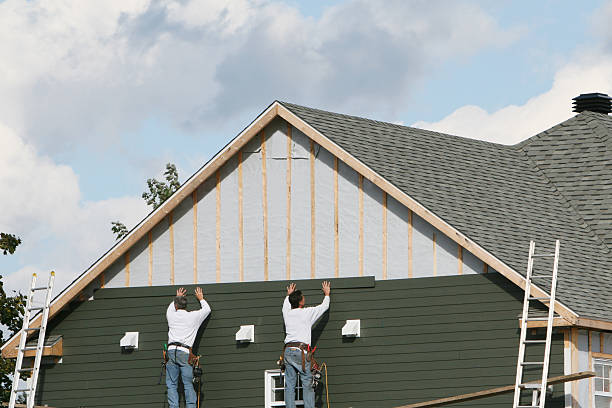 Professional Siding technician working in Middletown, NJ